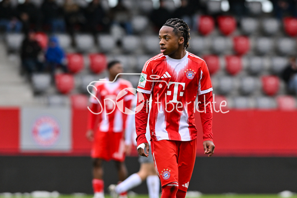FC Bayern München - Berliner Athletik Klub | MUNICH, GERMANY - 21. FEBRUARY: im Bild Wisdom MIKE (FC Bayern München U19 11)  Einzelfoto / Freisteller während dem Spiel zwischen der U19 des FC Bayern München und der U19 des Berliner Athletik Klubs am 3. Spieltag der DFB-U19 Nachwuchsliga am FC Bayern Campus