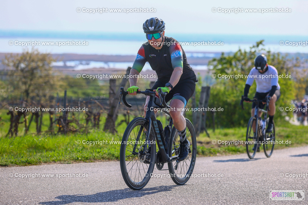 TRA_0597 | Neusiedlersee Radmarathon 2026@sportshot_your_pictrs #yourpictures#roadtowm2029 #nrm #neusiedlerseeradmarathon #neusiedlersee #neusiedlerseetourismus #burgenland #mörbisch #nrm26 #burgenlandtourismus #voglundco #poweredbyburgenlandtourismus #radsport #rad #marathon #ucigranfondo #visitburgenland #ucigranfondoworldseries