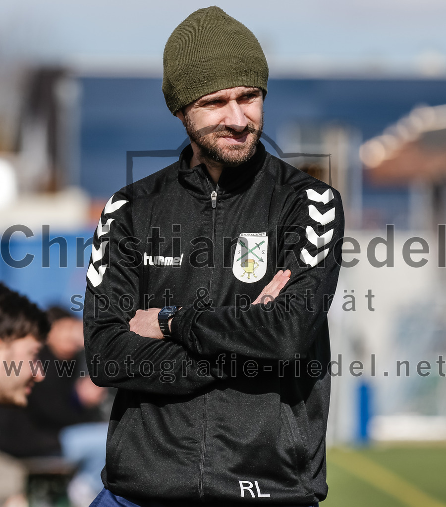 2024-02-24_012_FC_Langengeisling_II_gegen_SG_Reichenkirchen | Erding, Deutschland, 24.02.2024:
Fußball, Kreisklasse 2023 / 2024, Testspiel, FC Langengeisling II gegen SG Reichenkirchen, Endergebnis: 7:1

Trainer Robert Lex (SG Reichenkirchen)

Foto: Christian Riedel / fotografie-riedel.net
