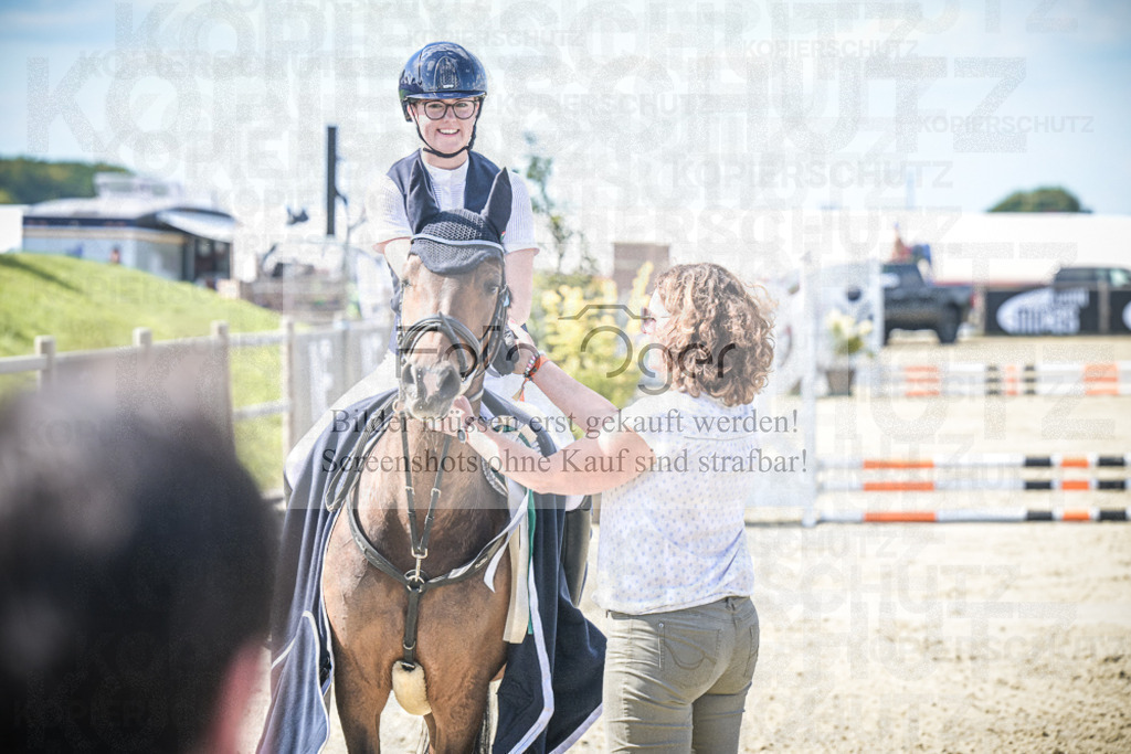 DOS_0017 | Entdecke hochwertige Reitturnierfotos von Foto Oger. Professionell, emotional und authentisch – jetzt Lieblingsmomente im Shop bestellen.Deutschlandweite Turnierfotografie. - Realisiert mit Pictrs.com