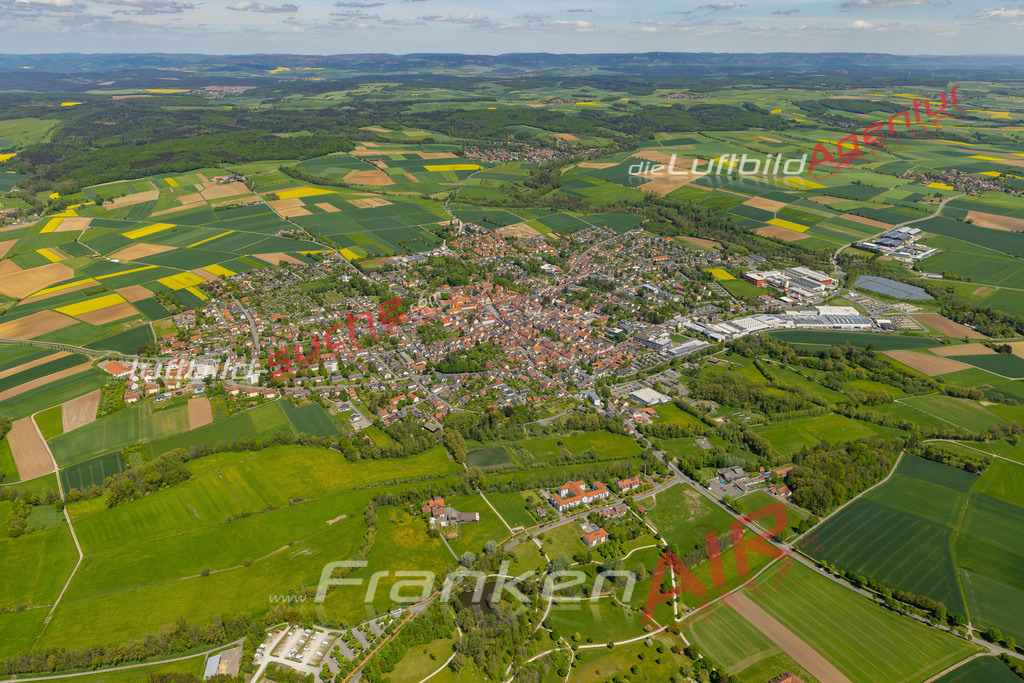 Aktuelles Luftbild von  Bad Rodach - Die Luftaufnahme wurde 2022 mittels UL-Flugzeug erstellt ( keine Drohne ) - hochauflösende Kamera-Systeme von  Canon -Beste Qualität - Für grossformatige Ausdrucke geeignet. Die Geschenkidee !