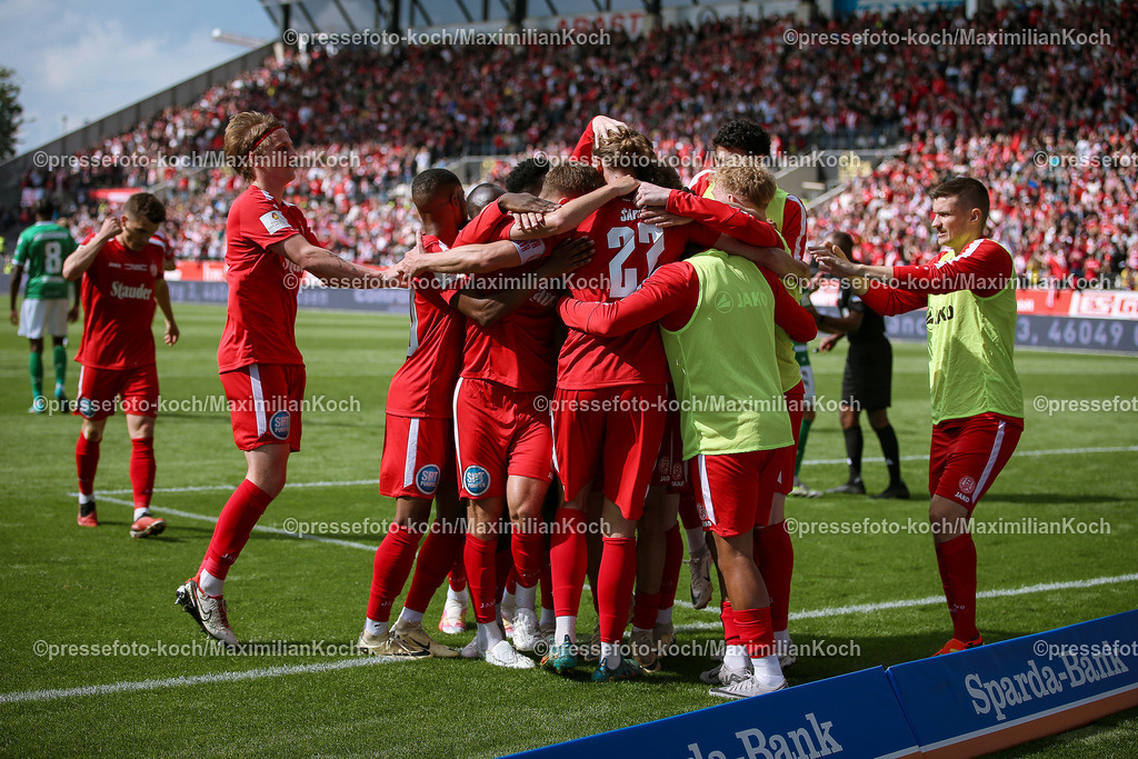 RWE3Liga25052401051 | 25.05.2024, Essen, Fußball, Finaltag der Amateure, Niederrheinpokal Finale, Stadion an der Hafenstraße, Saison 2023 2024, Rot-Weiss Essen – SC Rot-Weiß Oberhausen: Vinko Sapina (Rot-Weiss Essen) verwandelt den Elfmeter zum 2:0 Torjubel nach dem 2:0 durch Vinko Sapina (Rot-Weiss Essen). 
DFB regulations prohibit any use of photographs as image sequences and or quasi-video.