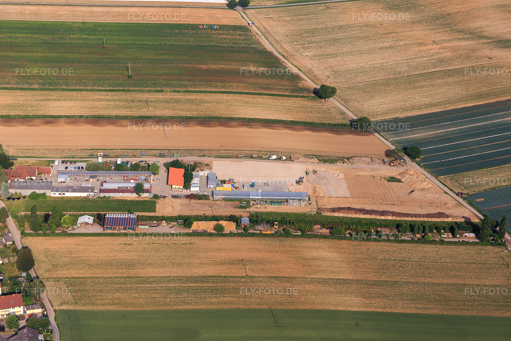 Luftbild: Biohof Kugelmann am Wasserturm in Kandel im Bundesland Rheinland-Pfalz in Deutschland. Foto: IMG_120855.jpg vom 03.06.2020 durch Werner Riehm/FLY-FOTO.de