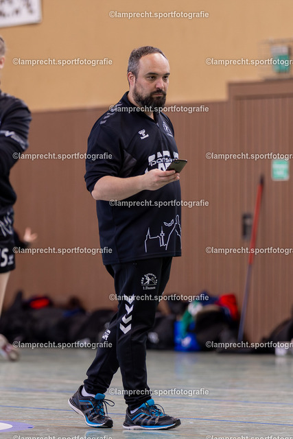 Handball I Damen I Saison 2025-2026 I Verbandsliga Süd I 15. Spieltag I HSG Kalkberg 06 - HSG Holsteinische Schweiz 027 | Benjamin Busch (Trainer, HSG Kalkberg 06) - Realisiert mit Pictrs.com