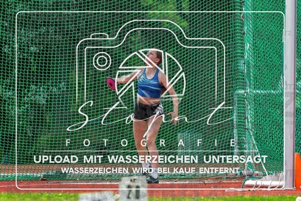 KMHK-1037 | Madeln Badenhop (TV Jahn Walsrode (NI)) bei den Kreismeisterschaften Leichtathletik-Wurf Heidekreis 2026 im Boehmewaldstadion, Soltau (Simon Paul Stopat) - Realisiert mit Pictrs.com