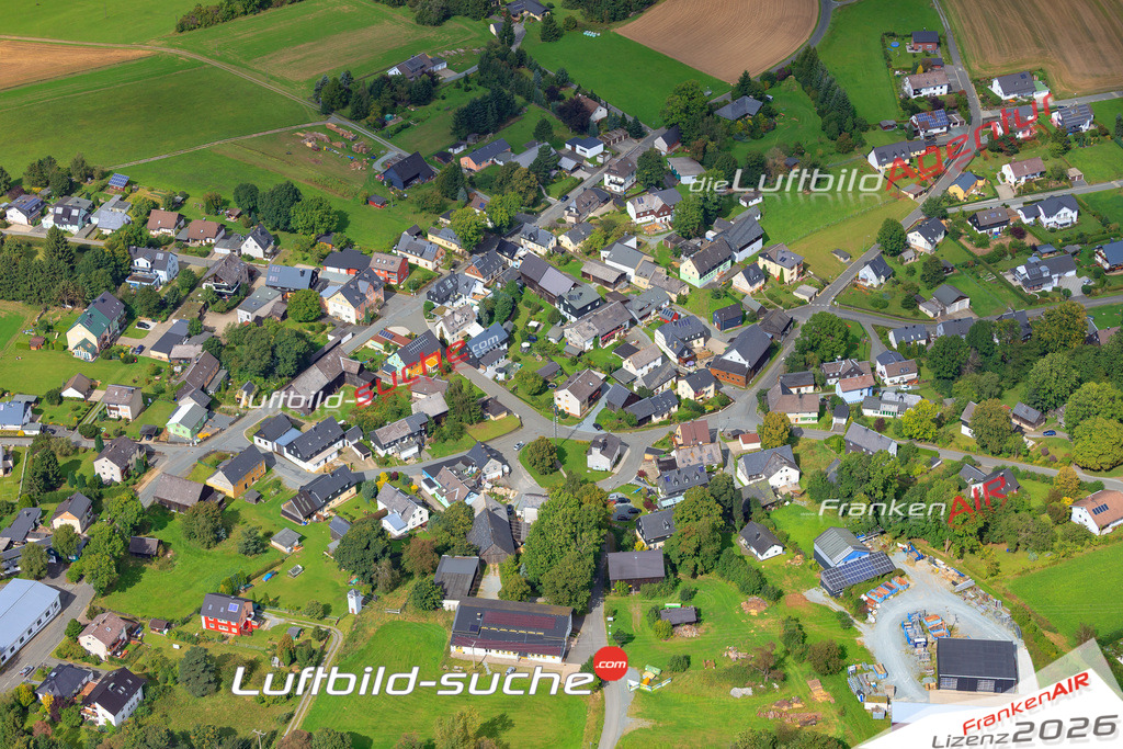 Die Luftaufnahme Carlsgruen - Bad Steben wurde 2017 mittels Flugzeug (keine Drohne) erstellt. Perfekte Schärfe und Druck- Auflösung- Garantiert!