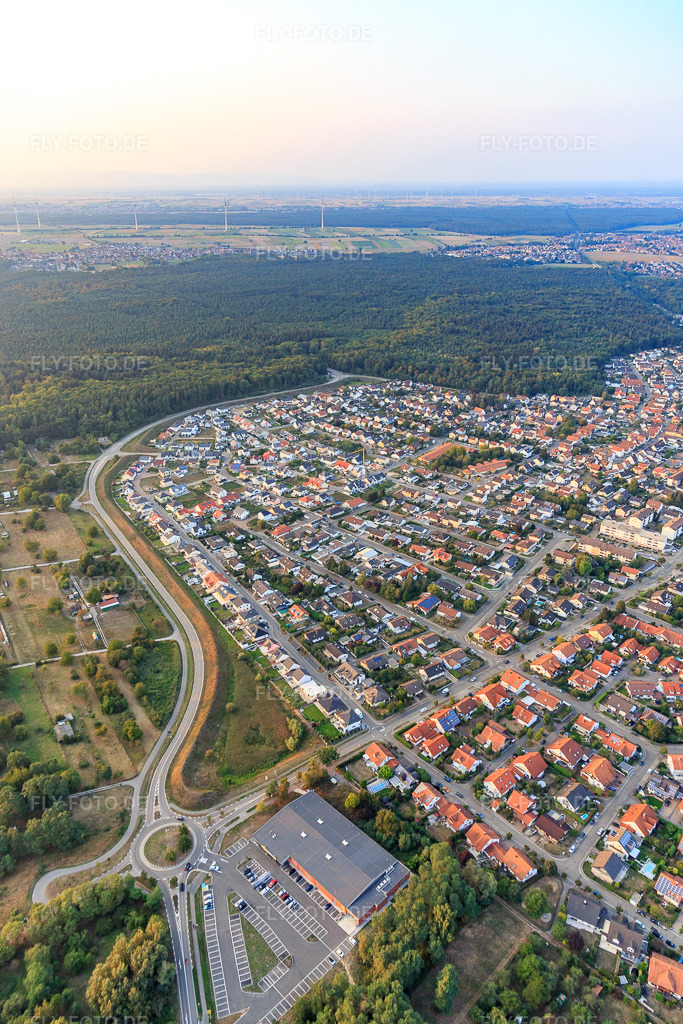 Luftbild: Forstlandallee in Jockgrim im Bundesland Rheinland-Pfalz in Deutschland. Foto: IMG_110748.jpg vom 05.09.2018 durch Werner Riehm/FLY-FOTO.de