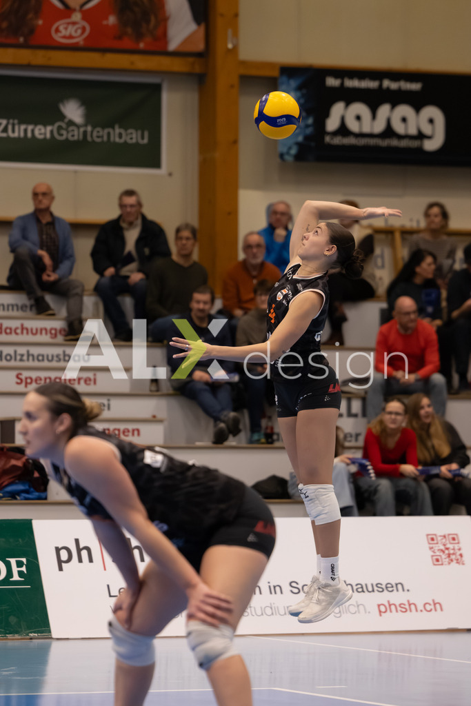 Volleyball I Frauen I Saison 2025-2026 I Volleyball NLA | Women I Round 16 I VC Kanti Schaffhausen - Viteos NUC I 31.01.2026 | 4 Milz Sara (CH) (Viteos NUC) – Zuspiel - Realisiert mit Pictrs.com