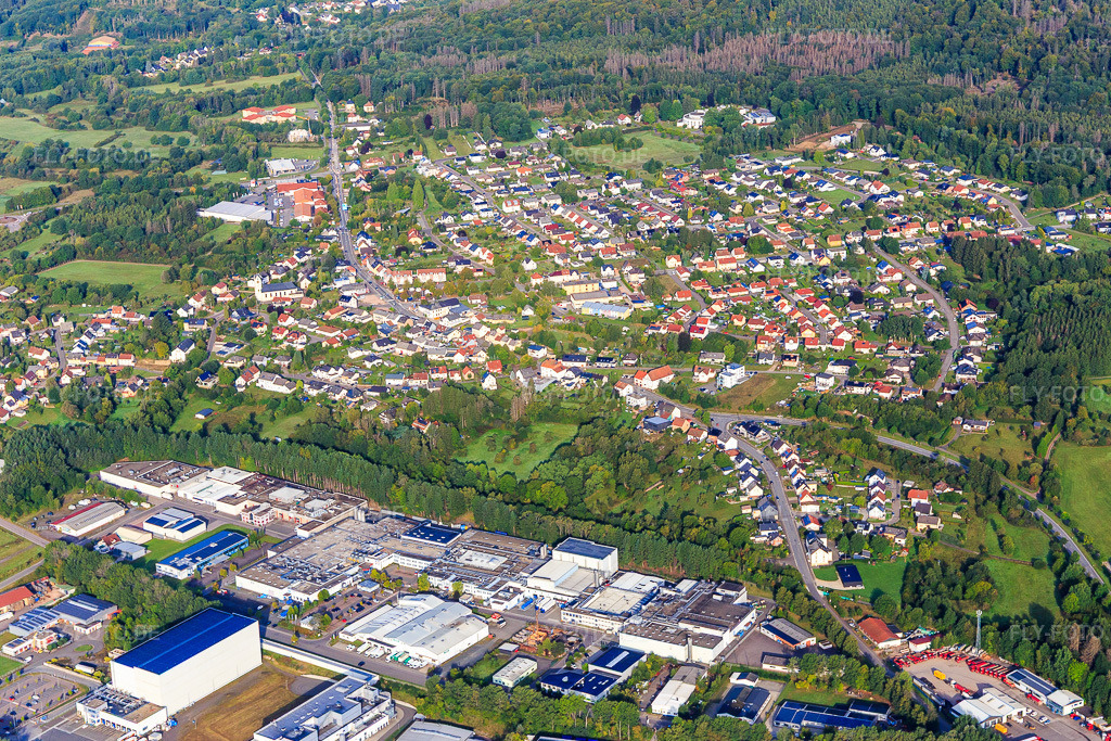 Luftbild: Ortsansicht aus Südosten im Ortsteil Otzenhausen in Nonnweiler im Bundesland Saarland in Deutschland. Foto: IMG_149713.jpg vom 06.09.2025 durch Werner Riehm/FLY-FOTO.de