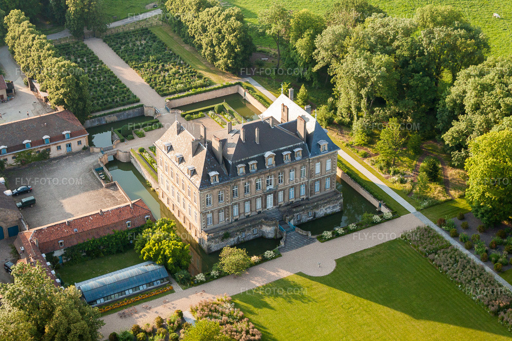 Aerial view: Château La Grange in Manom in the state Moselle, France.Photo: IMG_29517.jpg taken on 06/26/2010 by Werner Riehm/FLY-FOTO.comResolution of the original: 4752 x 3168 px