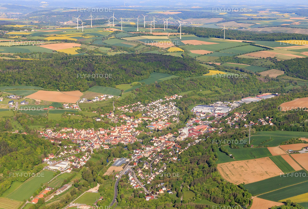 Ortsübersicht im lieblichen Taubertal am Morgen aus Südosten | Luftbild: Ortsübersicht im lieblichen Taubertal am Morgen aus Südosten in Creglingen im Bundesland Baden-Württemberg in Deutschland. Foto: IMG_146494.jpg vom 10.05.2025 durch Werner Riehm/FLY-FOTO.de - Realisiert mit Pictrs.com