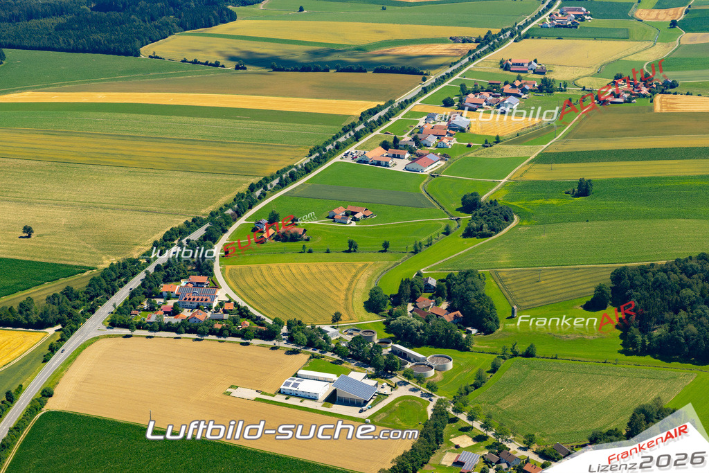 Aktuelles Luftbild von Binabiburg Bodenkirchen - Die Luftaufnahme wurde 2022 mittels UL-Flugzeug erstellt ( keine Drohne ) - hochauflösende Kamera-Systeme von  Canon -Beste Qualität - Für grossformatige Ausdrucke geeignet. Die Geschenkidee !