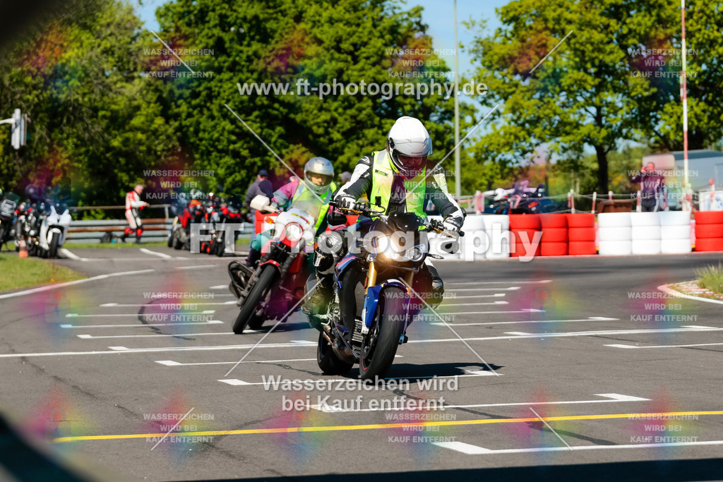 Moto-TeamOBK-21778 | Hier findet Ihr Bilder von Touristenfahrten auf der Nürburgring Nordschleife oder von anderen Veranstaltungen die ich besucht habe. Viel Spass beim Durch Schauen 