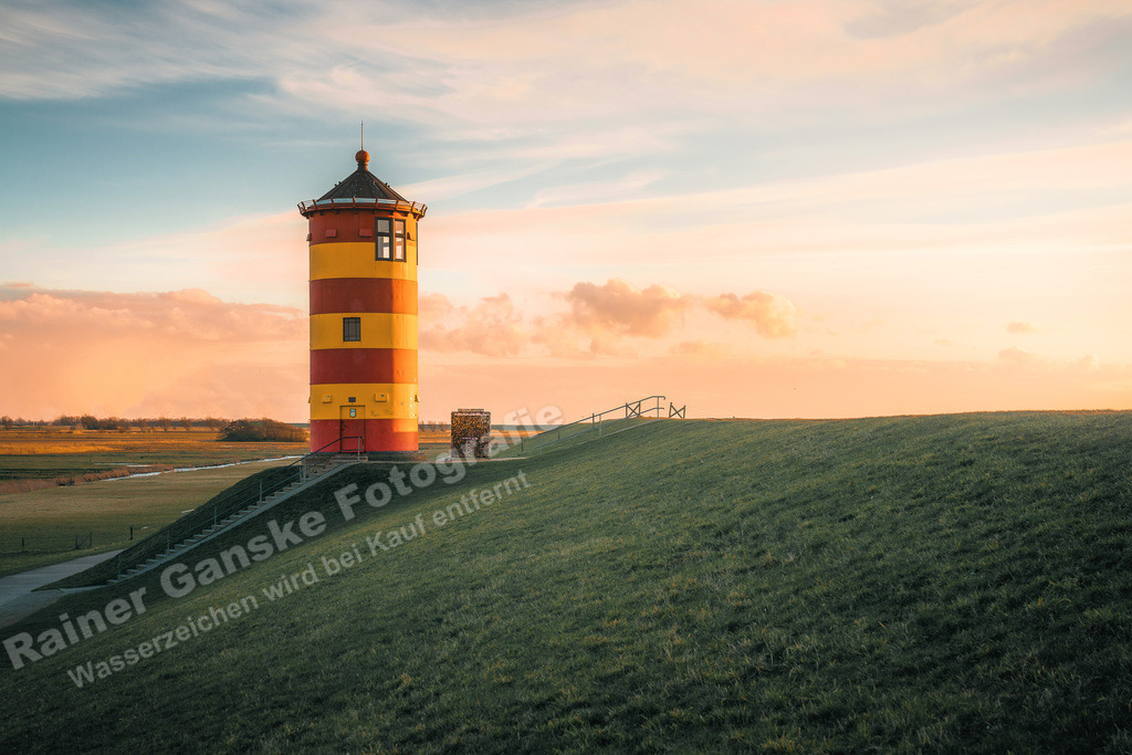 036 Pilsumer Leuchtturm - 11-03-2023 -R Ganske | Onlineshop mit Bildern von Stränden, Häfen und Meer. Leinwände, Poster, Kalender und andere Materialien erhältlich. Kommerzielle Lizenzen möglich.  - Realisiert mit Pictrs.com