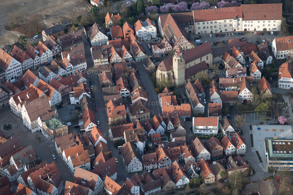 Luftbild: Altstadt mit Stadtkirche in Leonberg im Bundesland Baden-Württemberg in Deutschland. Foto: IMG_39008.jpg vom 03.04.2011 durch Werner Riehm/FLY-FOTO.de