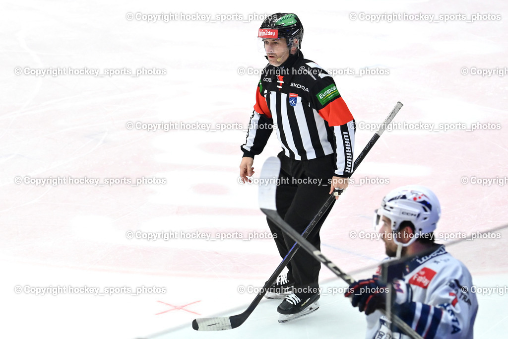EC IDM Wärmepumpen VSV vs. Hydro Fehervar AV19  | Referee mit Eishockeyschläger, Piragic Trpimir Referee, EC IDM Wärmepumpen VSV vs. Hydro Fehervar AV19 , EC IDM Wärmepumpen VSV vs. Hydro Fehervar AV19  am 01.01.2025 in Villach (Stadthalle Villach), Austria, (Photo by Bernd Stefan)