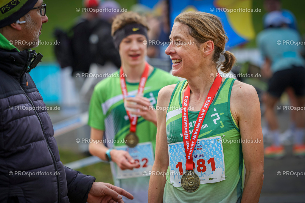 6. Bonner Nikolauslauf; Bonn, 14.12.2025 | Impressionen vom 6. Bonner Nikolauslauf am 14.12.2025 in Bonn (Nordrhein-Westfalen). 