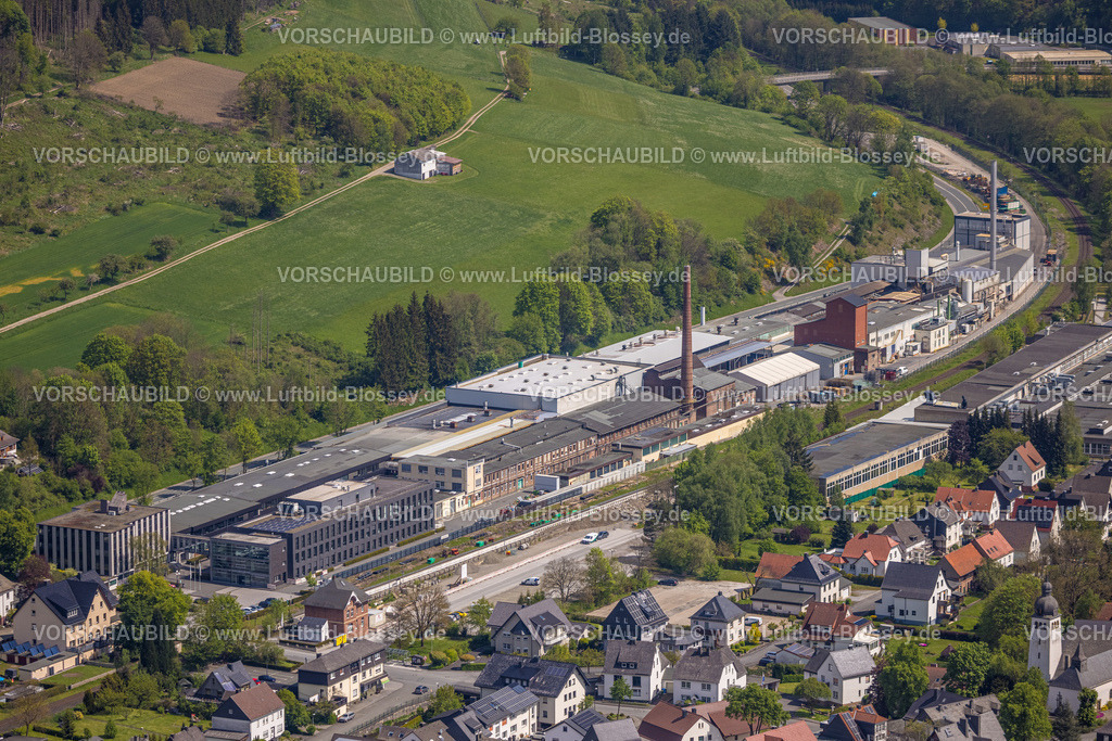 Brilon240503889 | Luftbild, Wohngebiet Ortsansicht Ortsteil Hoppecke, Gewerbegebiet Hoppecke Batterien GmbH Batteriehersteller, Hoppecke, Brilon, Sauerland, Nordrhein-Westfalen, Deutschland