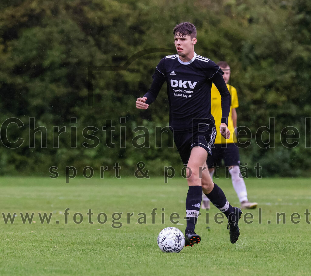 2023-08-27_031_TSV_Steinhoering_gegen_FC_Ebersberg | Steinhöring, Deutschland, 27.08.2023:
Fußball, Kreisklasse 2023 / 2024, 2. Spieltag, TSV Steinhöring gegen FC Ebersberg, Endergebnis: 2:0

Sebastian Lang (TSV Steinhöring, #5)

Foto: Christian Riedel / fotografie-riedel.net
