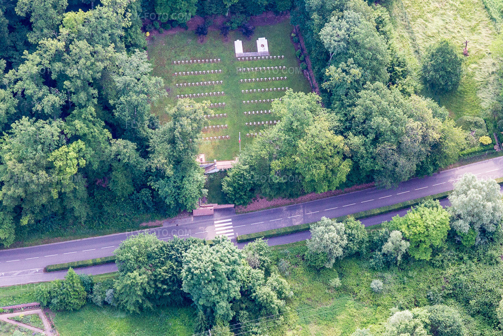 Aerial view: Soldiers' cemetery for Italian and Russian soldiers of the war of 1914-18 in Weiler near Wissembourg in the district Sankt Germanshof in Wissembourg in the state Bas-Rhin, France.Photo: IMG_100707.jpg taken on 06/05/2017 by Werner Riehm/FLY-FOTO.comResolution of the original: 4449 x 2966 px