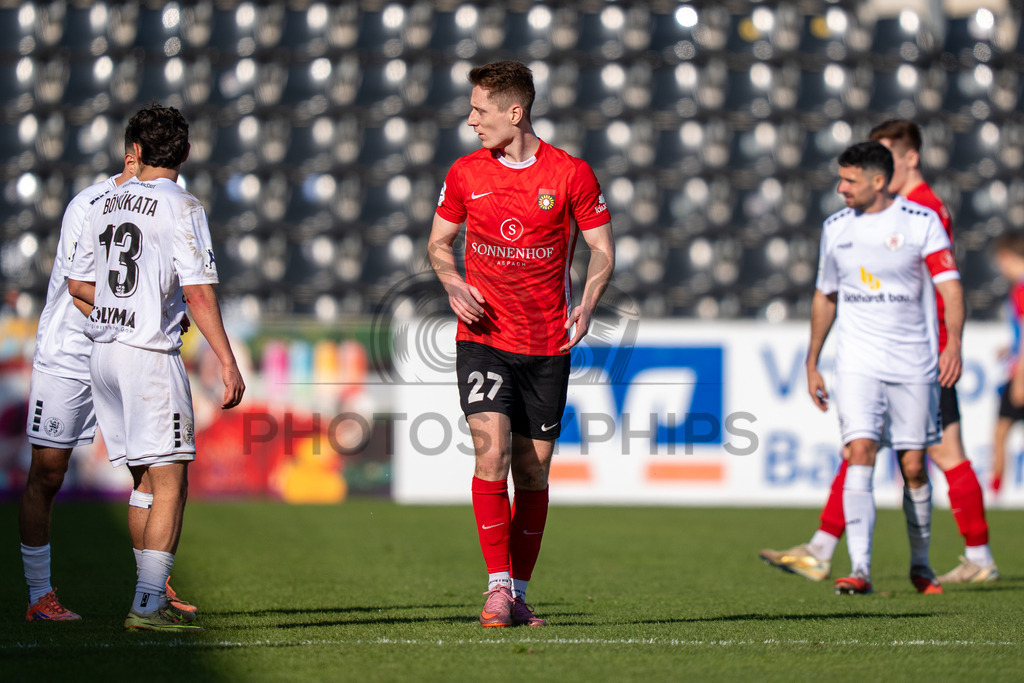SG Sonnenhof Großaspach vs. KSV Hessen Kassel, Fussball, Regionalliga Südwest, 23. Spieltag, Saison 2025/2026, 07.03.2026 | Loris Maier (SG Sonnenhof Großaspach, #27),SG Sonnenhof Großaspach vs. KSV Hessen Kassel, Fussball, Regionalliga Südwest, 23. Spieltag, Saison 2025/2026, 07.03.2026Foto: photosbyphips/Philip Ziegler
