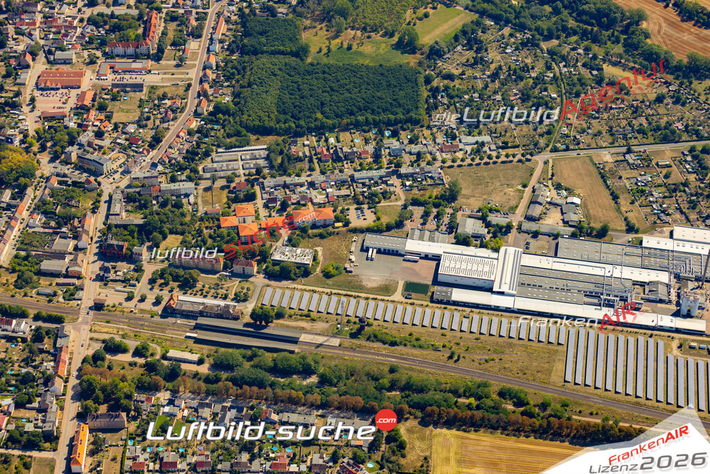 Das Luftbild der Stadt Güsten wurde 2022 vom Flugzeug heraus erstellt (keine Drohnen-Aufnahmen) Aufnahmehöhe ca.450 Meter- hohe Bildauflösung und Druck-Qualität. Garantiert!