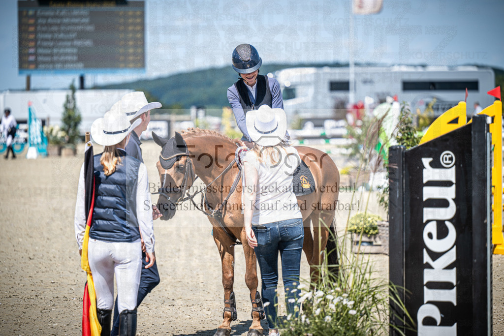 DOS_2837 | Entdecke hochwertige Reitturnierfotos von Foto Oger. Professionell, emotional und authentisch – jetzt Lieblingsmomente im Shop bestellen.Deutschlandweite Turnierfotografie. - Realisiert mit Pictrs.com