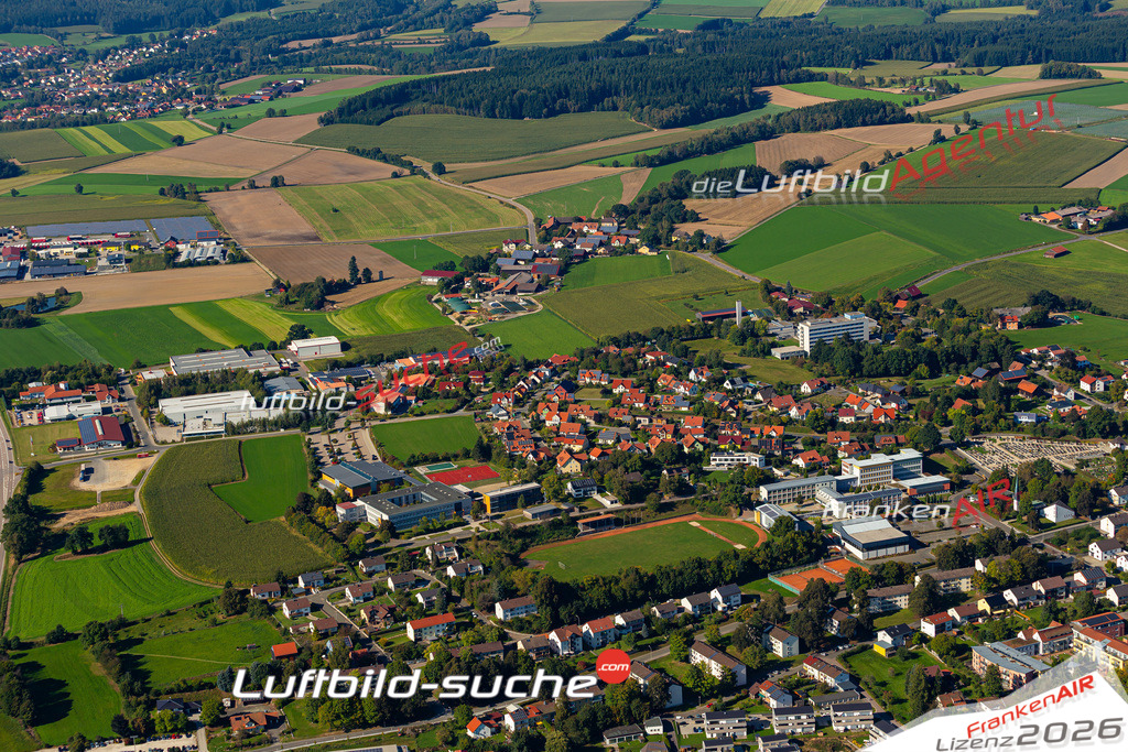 Aktuelles Luftbild von Hof Oberviechtach Kauf mit Lizenz / Bildrechten möglich- Die Luftaufnahme wurde 2021 mittels UL-Flugzeug erstellt ( keine Drohne ) - hochauflösende Kamera-Systeme von  Canon -Beste Qualität - Für grossformatige Ausdrucke geeignet. Die Geschenkidee !