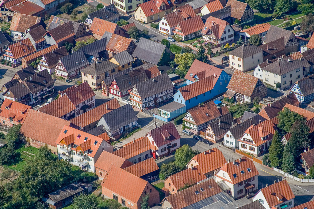 Vue aérienne: Rue Principale à Niederlauterbach dans le département Bas Rhin, France – .Photo: IMG_13558.jpg prise le 28/09/2008 par Werner Riehm/FLY-FOTO.eu – Résolution de l'original: 3456 x 2304 px