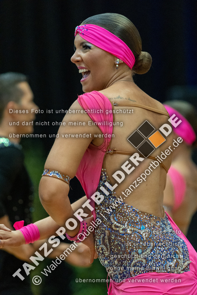 20230415-11977 | Hier finden Sie Tanz Bilder vom Latein und Standard Formationen tanzen. Sportbilder vom Tanzsport. Schöne Fotos und von Weltmeisterschaft, Europameisterschaft, Bundesliga, Regionalliga, Oberliga und Landesliga sowie von GOC Stuttgart, DanceComp, WM Bremen