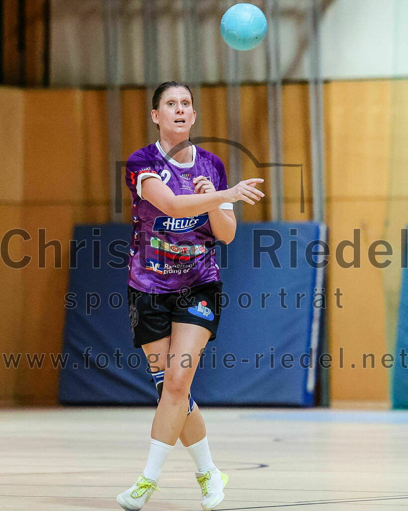 2023-12-09_052_SpVgg_Altenerding_gegen_HSG_Freising-Neufahrn | Erding, Deutschland, 09.12.2023:
Handball, Bezirksoberliga Frauen Altbayern 2023 / 2024, 9. Spieltag, SpVgg Altenerding gegen HSG Freising-Neufahrn, Endergebnis: 29:28

Grit Kschischow (SpVgg Altenerding, #2)

Foto: Christian Riedel / fotografie-riedel.net