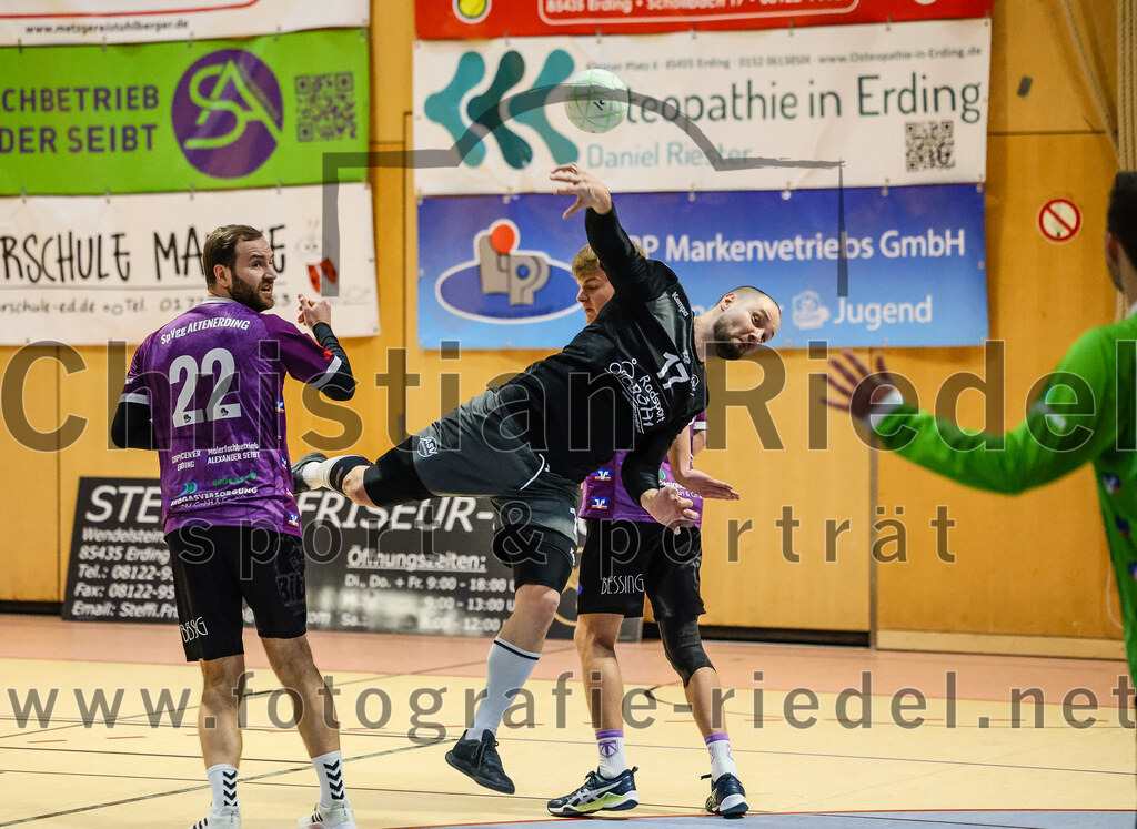 2024-03-23_038_SpVgg_Altenerding_II_gegen_ASV_Dachau_III | Erding, Deutschland, 23.03.2024:
Handball, Bezirksklasse Männer Staffel Süd West 2023 / 2024, 14. Spieltag, SpVgg Altenerding II gegen ASV Dachau III, Endergebnis: 24:32

Thomas Peteranderl (SpVgg Altenerding, #22), Nicolas Loderer (ASV Dachau, #17), Luca Niklas Hoehl (SpVgg Altenerding, #43)

Foto: Christian Riedel / fotografie-riedel.net