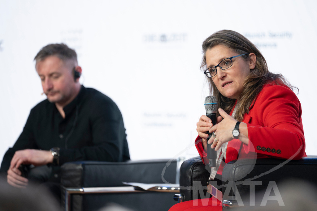 _DWA3295 | Die MSC Security and Literature Series der Münchner Sicherheitskonferenz wird von der ZEIT mitveranstaltet und vom Literaturhaus München unterstützt. Am Donnerstag, 12. Februar (19-20 Uhr), spricht Autor Serhiy Zhadan aus Charkiw mit Chrystia Freeland, Sonderbeauftragte für den Wiederaufbau der Ukraine und ehemalige stellvertretende Premierministerin Kanadas, über die Zukunft der Ukraine - Realisiert mit Pictrs.com