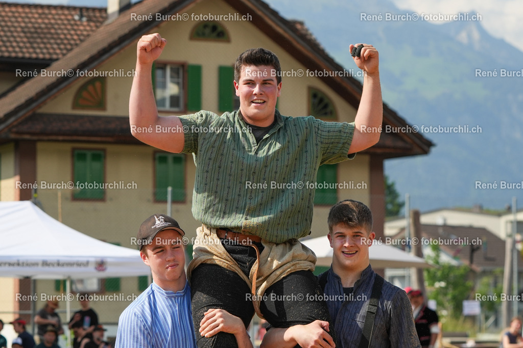 Hurschler Stefan | René Burch leidenschaftlicher Fotograf aus Kerns in Obwalden.  Hier finden sie Sport, Landschaft und Natur Fotografie.
 - Realisiert mit Pictrs.com