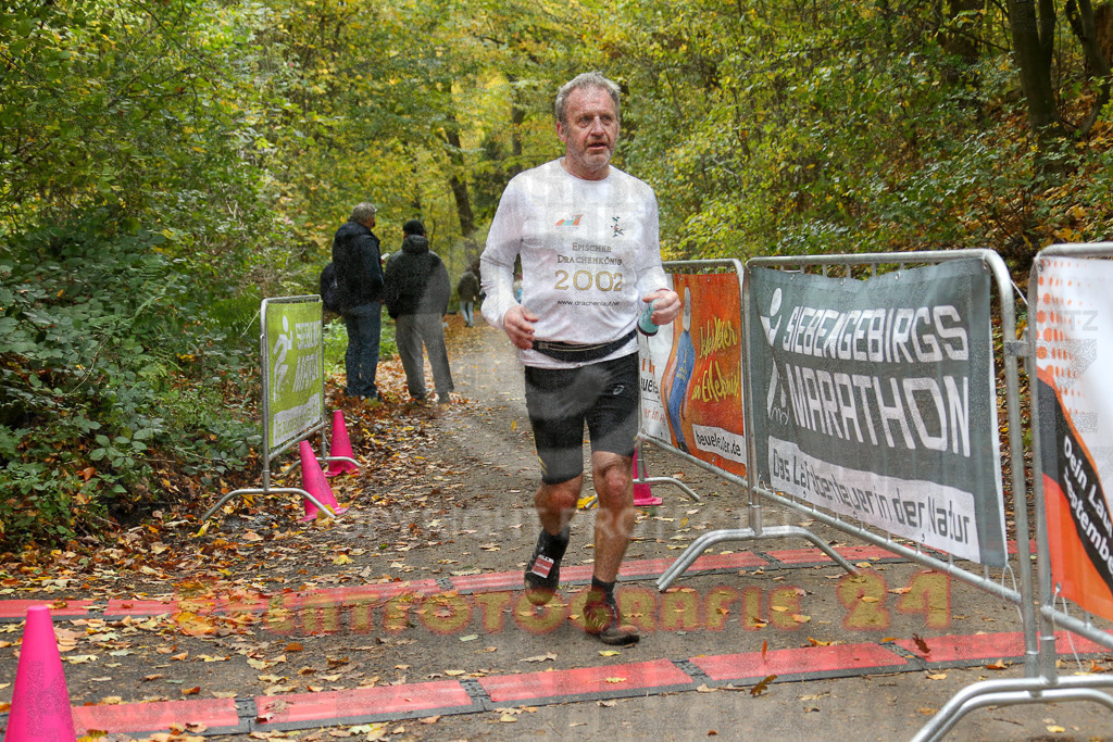 251026_1345_EX1_3938 | Sportfotografie im Rhein-Sieg Kreis, Köln, Bonn, NRW, Rheinland Pfalz, Hessen, etc. Unser Tätigkeitsfeld umfasst den Laufsport vom Volkslauf über den Marathon, Duathlon, Triathon bis zum Ultralauf wie Kölnpfad Ultra oder Schindertrail.