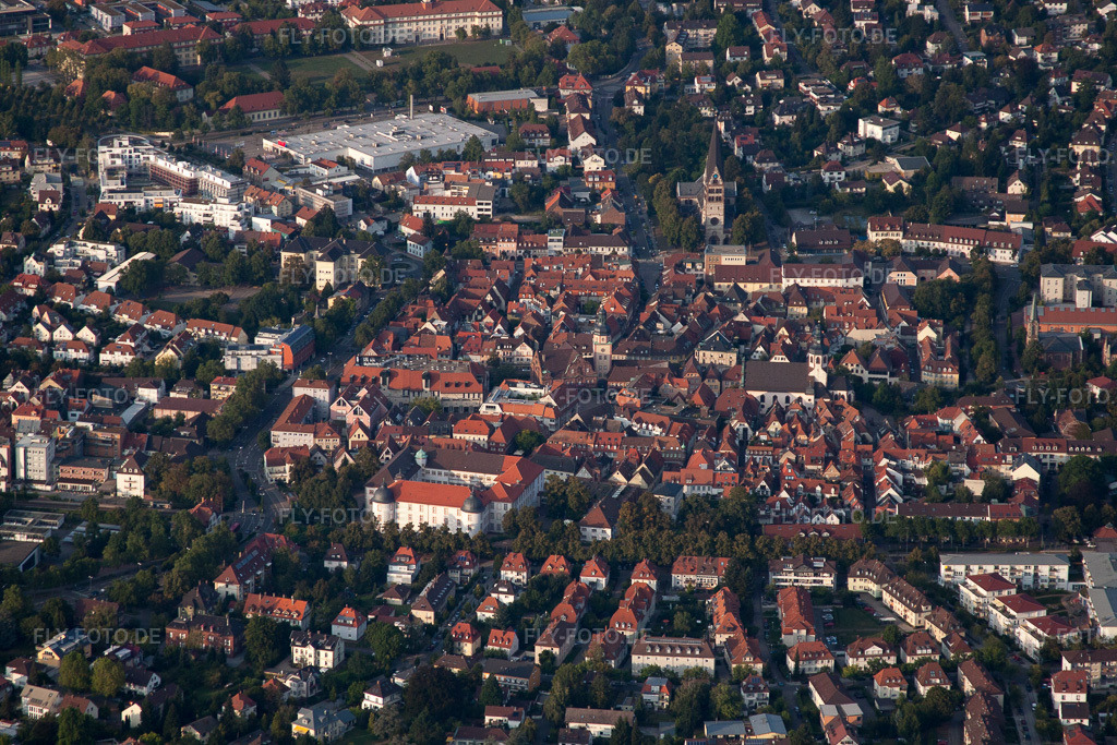 Luftbild: Altstadt von Süden in Ettlingen im Bundesland Baden-Württemberg in Deutschland. Foto: IMG_53193.jpg vom 09.09.2012 durch Werner Riehm/FLY-FOTO.de