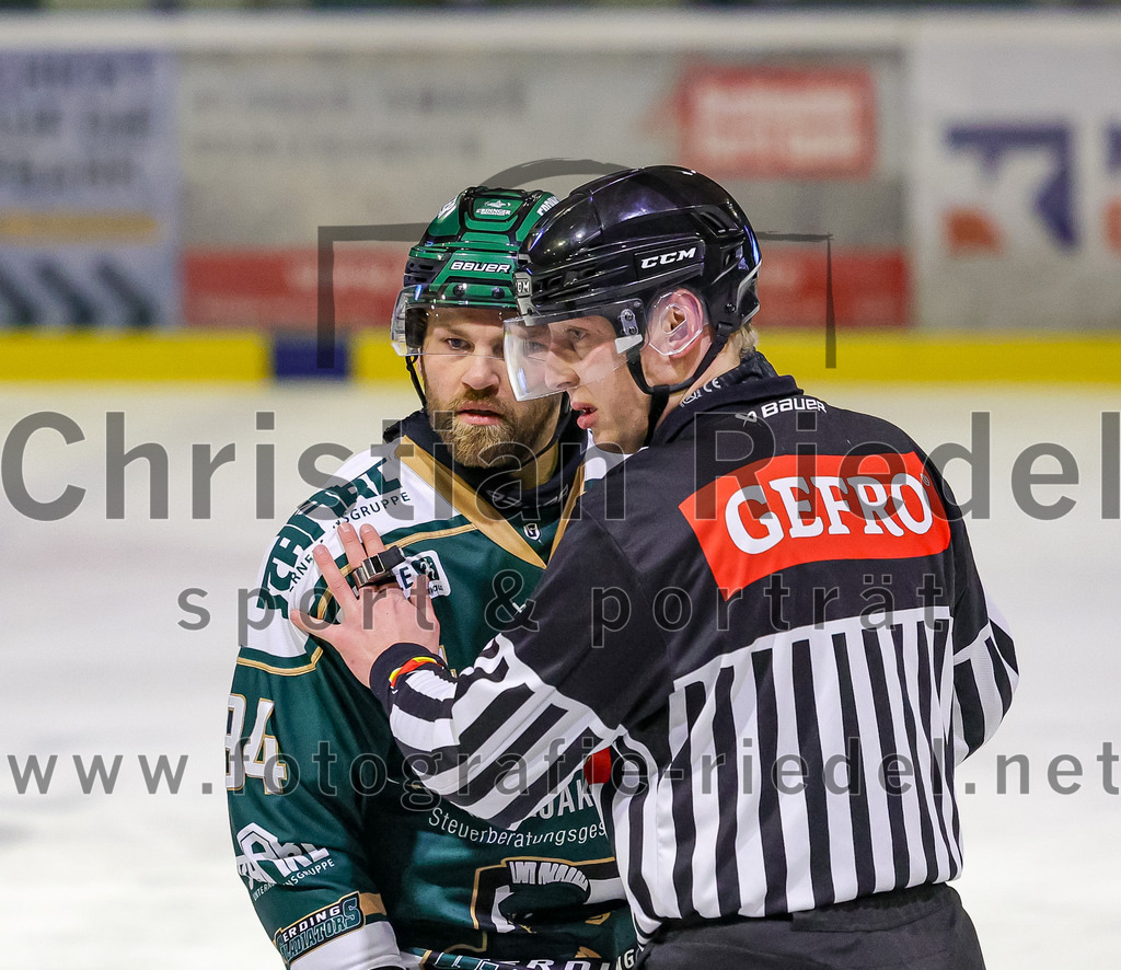 2025-11-25_055_TSV_Erding_gegen_EHF_Passau_Black_Hawks | Erding, Deutschland, 25.11.2025:Eishockey, Oberliga Süd 2025 / 2026, 20. Spieltag, TSV Erding gegen EHF Passau Black Hawks, Endergebnis: 2:3 n.V.Markus Eberhardt (Erding Gladiators, #94)Foto: Christian Riedel / fotografie-riedel.net