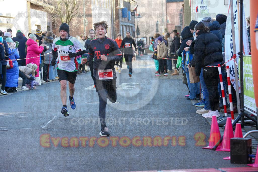 241201_1227_EX1_2206 | Sportfotografie im Rhein-Sieg Kreis, Köln, Bonn, NRW, Rheinland Pfalz, Hessen, etc. Unser Tätigkeitsfeld umfasst den Laufsport vom Volkslauf über den Marathon, Duathlon, Triathon bis zum Ultralauf wie Kölnpfad Ultra oder Schindertrail.