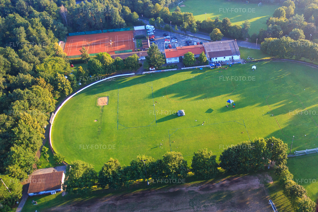 Luftbild: Sportanlage des TSV 1891 Frauenaurach e.V. im Ortsteil Frauenaurach in Erlangen im Bundesland Bayern in Deutschland. Foto: IMG_092578.jpg vom 07.08.2016 durch Werner Riehm/FLY-FOTO.deTSV 1891 Frauenaurach e.V. - Der Sportverein am Klosterwald