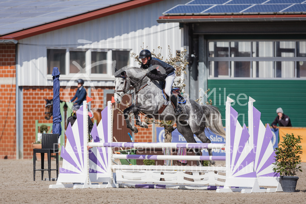 230411_Mühlen_02SprPf-A-245 | Deine schönsten Turniermomente als professionelle Fotos! Entdecke hochwertige Pferdesport-Fotografie im Online-Shop. Jetzt Fotos finden & bestellen!