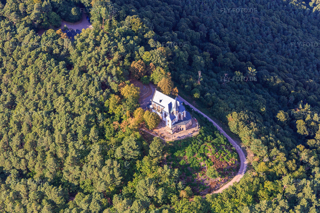 Luftbild: St. Anna Kapelle in Burrweiler im Bundesland Rheinland-Pfalz in Deutschland. Foto: IMG_111770.jpg vom 16.09.2018 durch Werner Riehm/FLY-FOTO.de