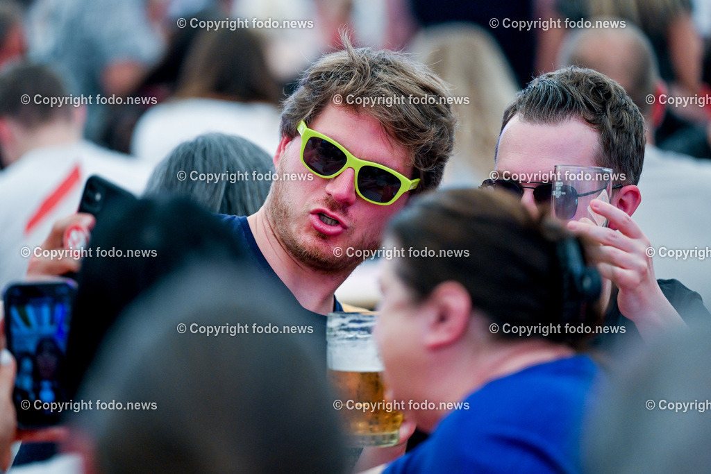 Urfahraner Jahrmarkt_ 1.Mai Kundgebung FPOE_ 01.05.2025-186 | 01.05.2025, Urfahraner Jahrmarkt, AUT, 1.Mai Kundgebung FPOE, im Bild Besucher im Bierzelt der 1.Mai Kundgebung FPOE