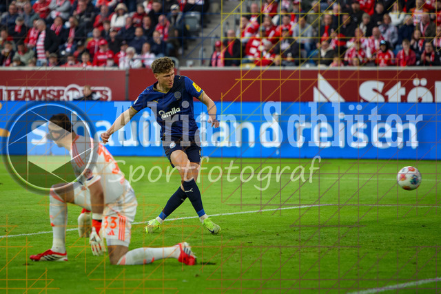 10.04.2026, GER, Fussball, Herren, 2. BL, Saison 2025/2026, Fortuna Düsseldorf - Holstein Kiel | Phil Harres (Kiel) erzielt das Tor zum 0:1 