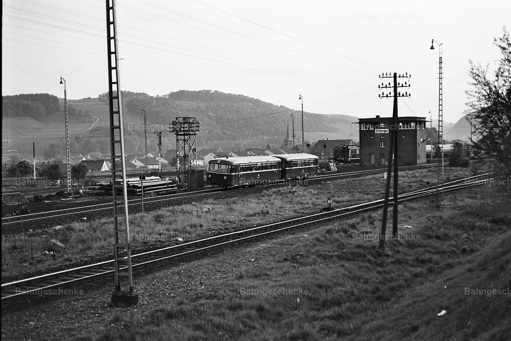 022_INDEX | Stöbern Sie durch einzigartige Aufnahmen und finden die perfekte Aufnahme für jeden Eisenbahnentheusiast! Stellen Sie sich aus einer Reihe von Möglichkeiten wie der Druck auf Leinwände, Fotoposter, Kalender oder Magnetfotos Ihr Geschenk zusammen - Realisiert mit Pictrs.com