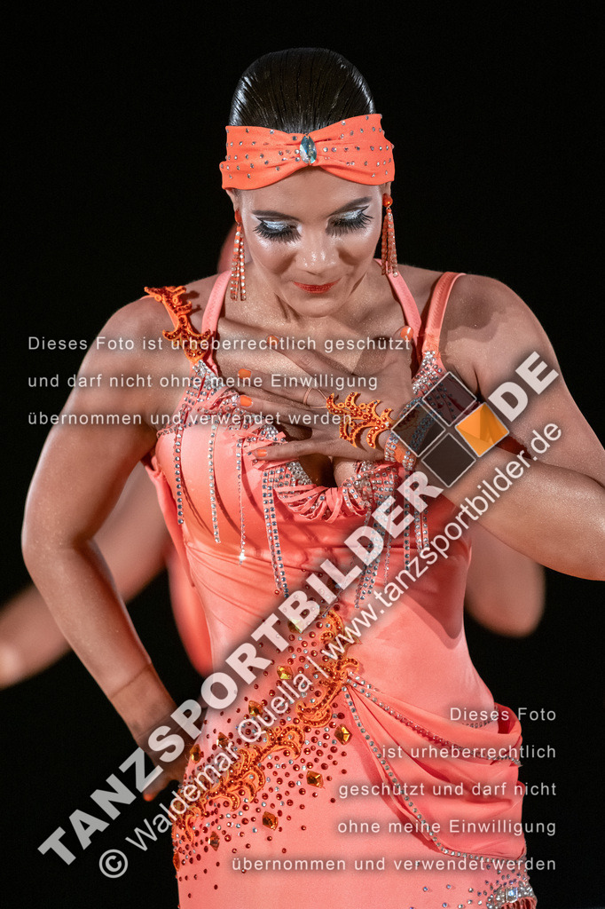 20250504-10695 | Hier finden Sie Tanz Bilder vom Latein und Standard Formationen tanzen. Sportbilder vom Tanzsport. Schöne Fotos und von Weltmeisterschaft, Europameisterschaft, Bundesliga, Regionalliga, Oberliga und Landesliga sowie von GOC Stuttgart, DanceComp, WM Bremen