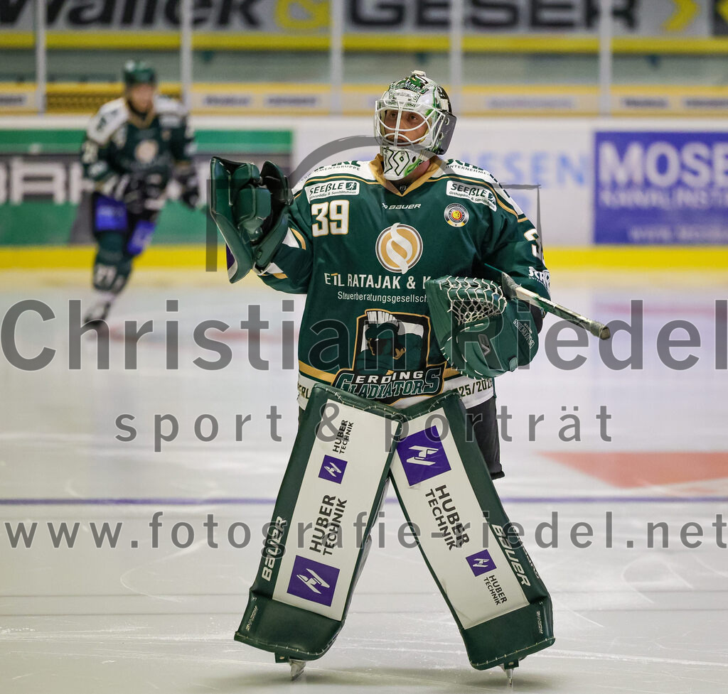2025-08-22_001_TSV_Erding_gegen_EV_Fuessen | Erding, Deutschland, 22.08.2025:Eishockey, Oberliga Süd 2025 / 2026, Testspiel, TSV Erding gegen EV Füssen, Endergebnis: 1:4Torwart Leon Meder (Erding Gladiators, #39)Foto: Christian Riedel / fotografie-riedel.net