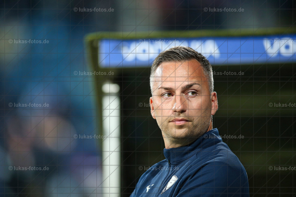 2025-09-27 Trainer Siebers Bochum - Düsseldorf Foto Lukas 0005 | Luftbilder Castrop-Rauxel und Fotos vom VfL Bochum kaufen im Webshop der Bilder von Jens Lukas: lukas-fotos - Realisiert mit Pictrs.com