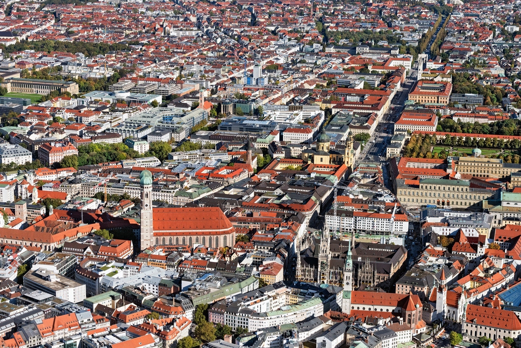 dr__0054026.jpg | MüNCHEN 07.10.2024 Stadtzentrum im Innenstadtbereich im Ortsteil Altstadt in München im Bundesland Bayern, Deutschland. // The city center in the downtown area in the district Altstadt in Munich in the state Bavaria, Germany. Foto: Daniel Reiter