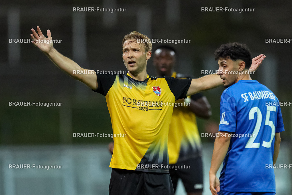 SB_KFCBAU_20250815_6006.JPG -  - KFC Uerdingen - SF Baumberg - Oberliga Niederrhein | Krefeld, Deutschland, 15.08.25: Alexander Lipinski (KFC Uerdingen) gestikuliert, Gestik während des Oberliga Niederrhein Spiels zwischen KFC Uerdingen - SF Baumberg in der Grotenburg Stadion am 15. August 2025 in Krefeld, Deutschland. (Foto von Stefan Brauer/Brauer-Fotoagentur)