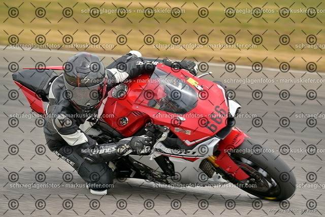 25bt05-0890 | markuskiefer.com - Realisiert mit Pictrs.com